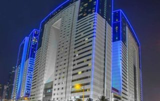 Ezdan Hotel bei Nacht