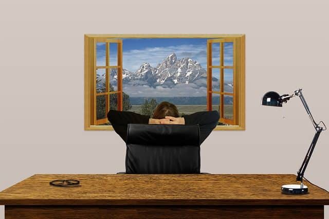 desk-2837995_640